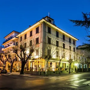 3* Otel Byron